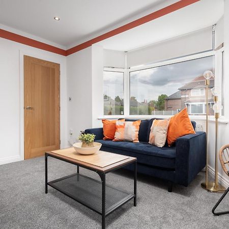 Shawe House - 10 Minute Mcr Airport - Free Parking Villa Wythenshawe Værelse billede