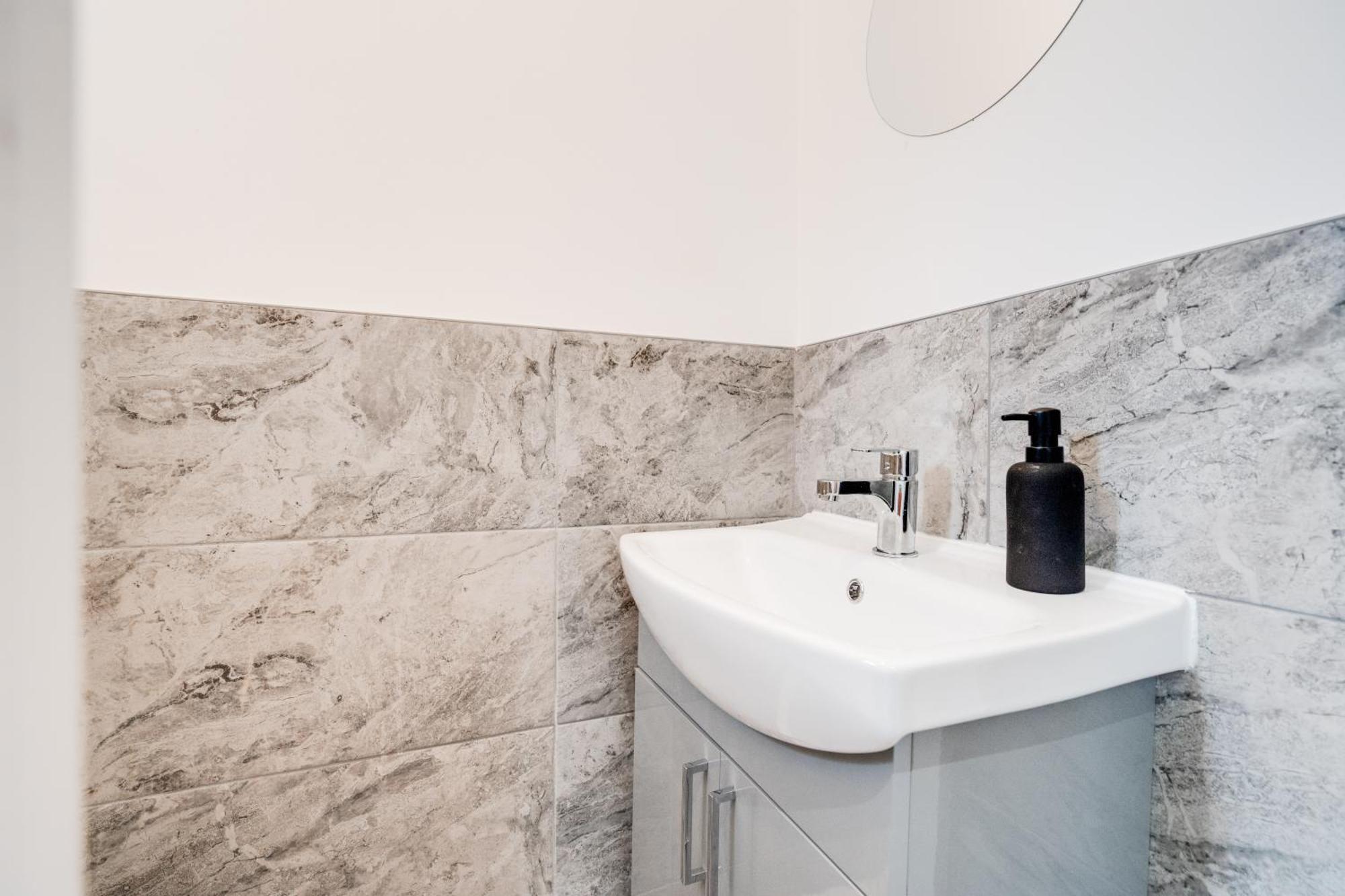 Shawe House - 10 Minute Mcr Airport - Free Parking Villa Wythenshawe Værelse billede